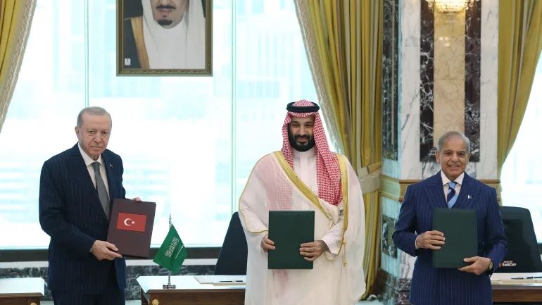 Saudi Arabia, Turkey and Pakistan Sign Joint Defense Pact in Mecca