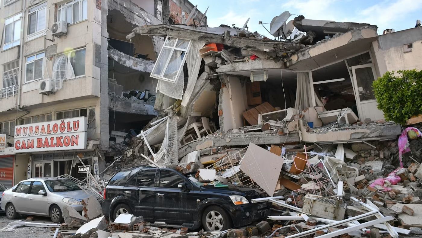 Magnitude 7.4 Earthquake Kills Dozens Across Western Colombia