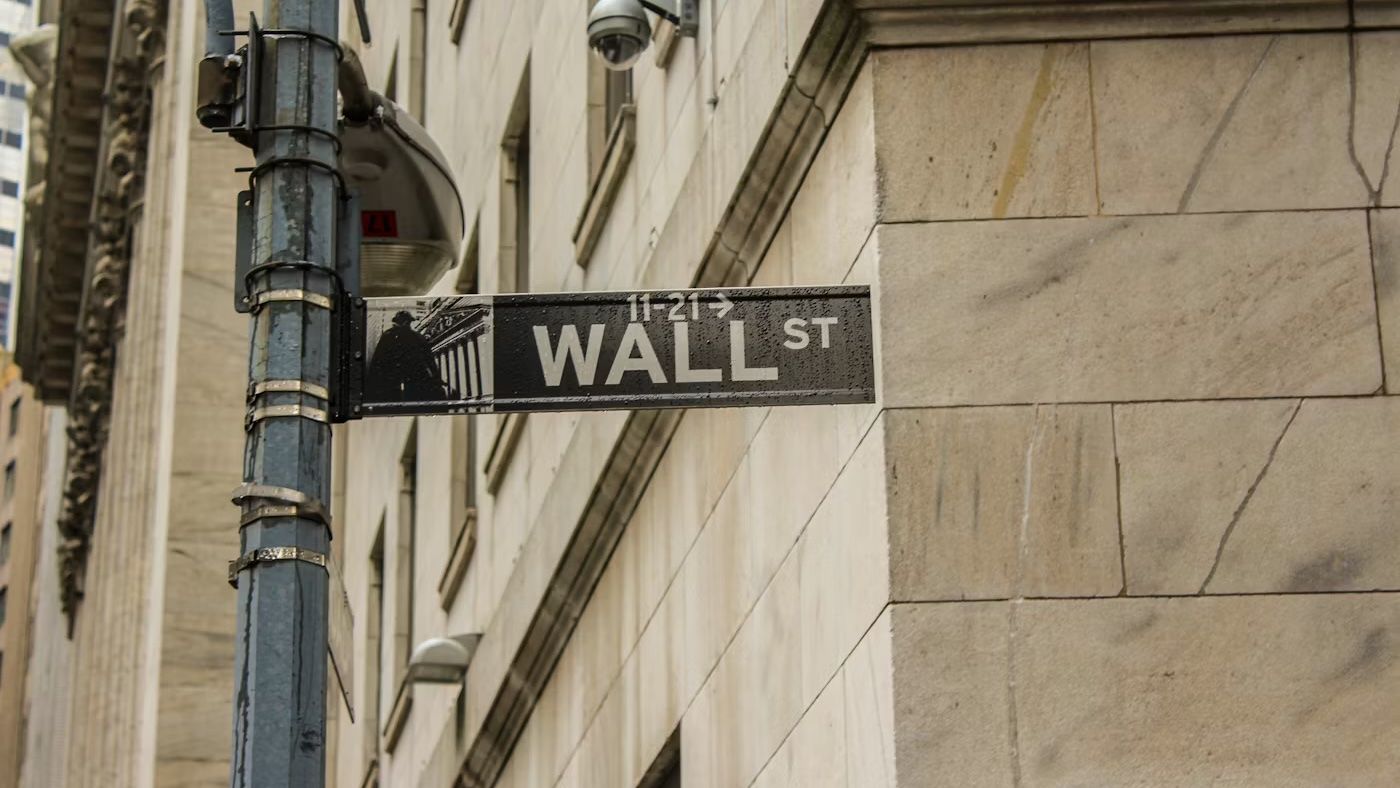 Stocks Hold Near Records as Middle East Talks Weigh on Energy