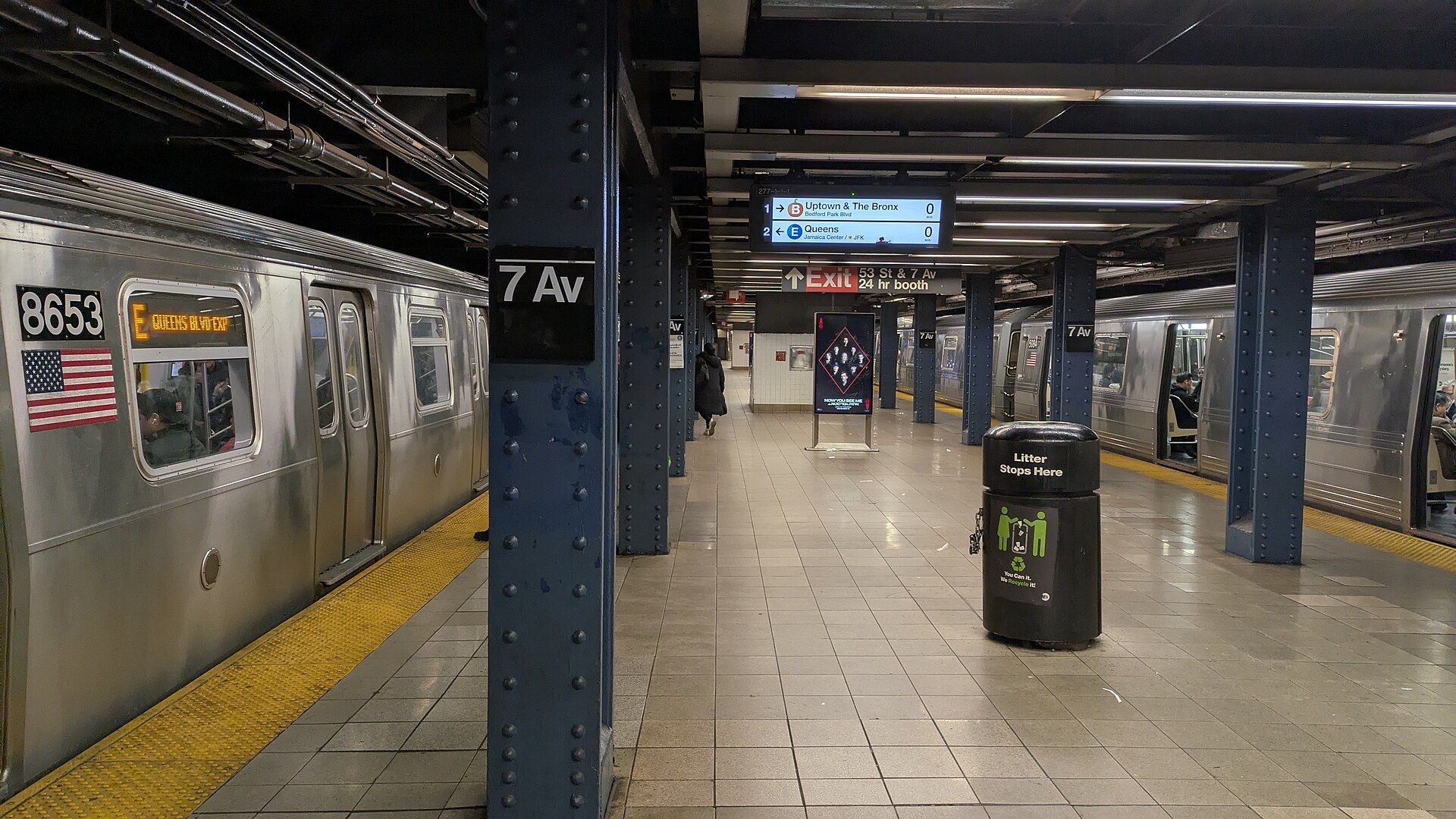 Man shot dead on Midtown subway platform as gunman flees